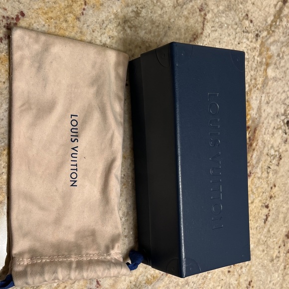 Louis Vuitton Petit Soupçon CatEye Sunglasses - Picture 12 of 16